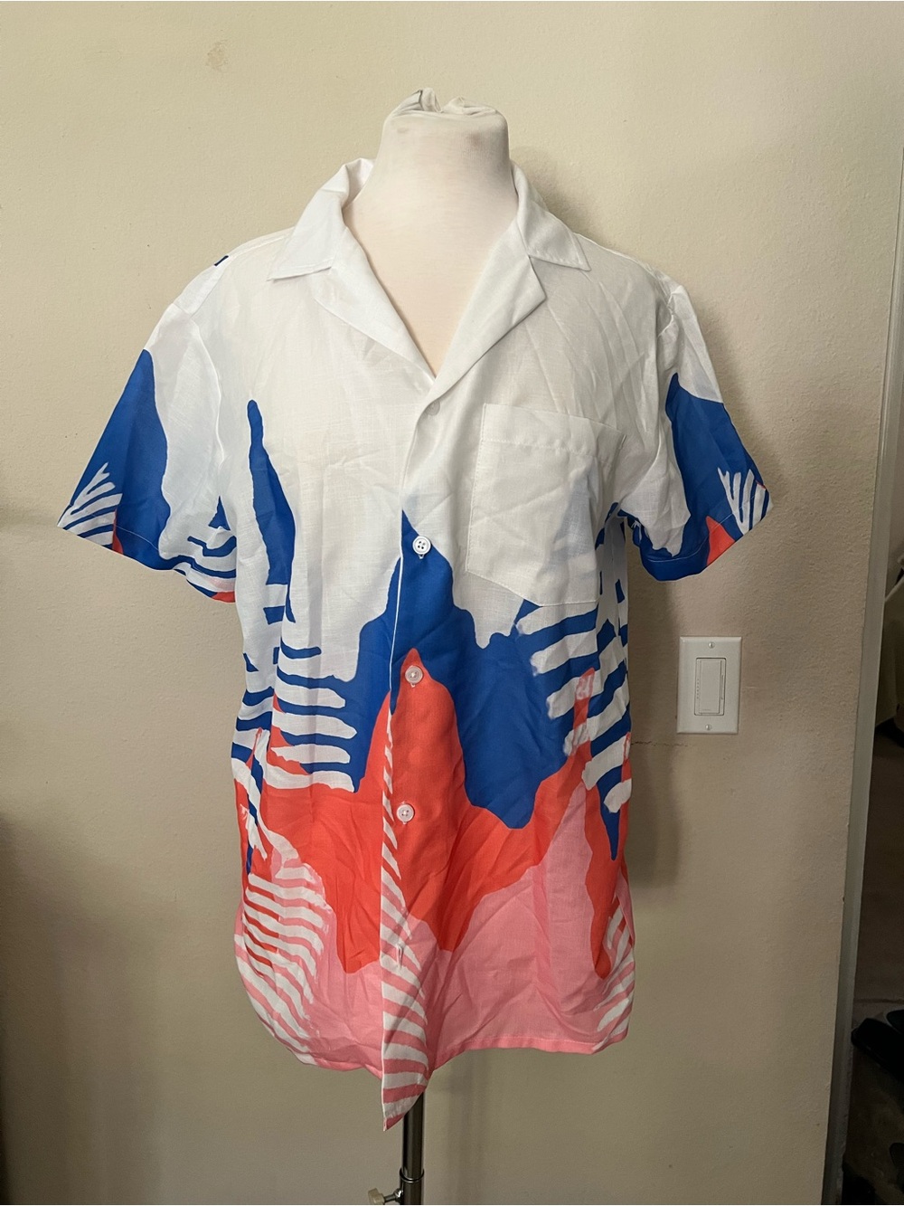 Boohoo Men’s White Short Sleeve Button-Down with Blue and Coral Abstract Print M